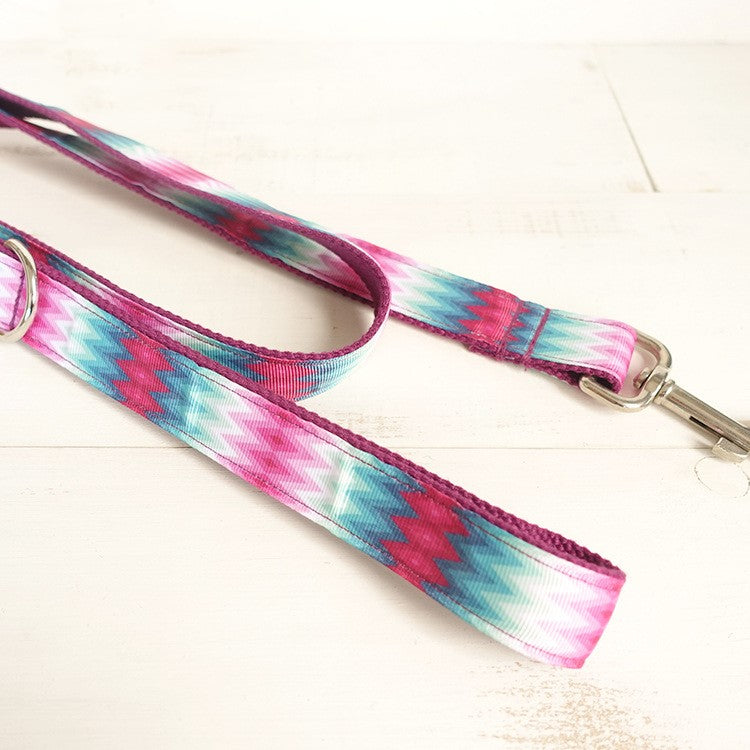 Colored pattern webbing traction belt