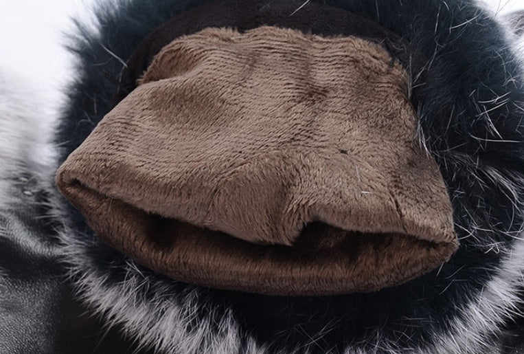 Hvide læderhandsker med parallelle linjer