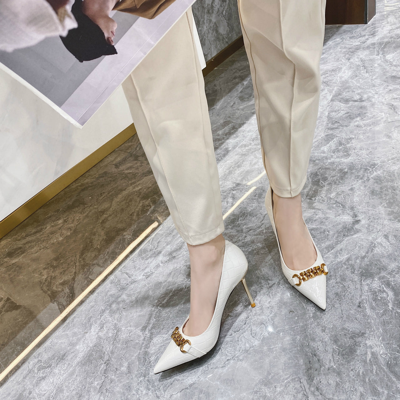 Professional Pointed Toe Metal Buckle Shoes