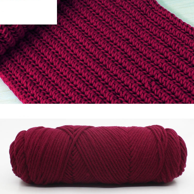 Hand-knitted scarf line