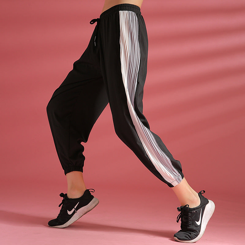 Contrast-crushing sweatpants