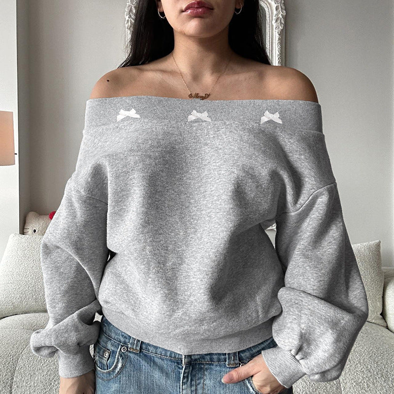 Løs og afslappet off-shoulder top med lange ærmer
