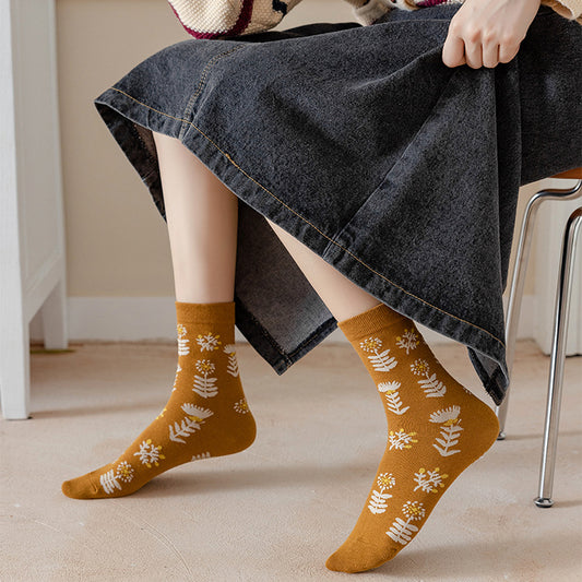 Women's Fashionable And Versatile Retro Mid-calf Socks
