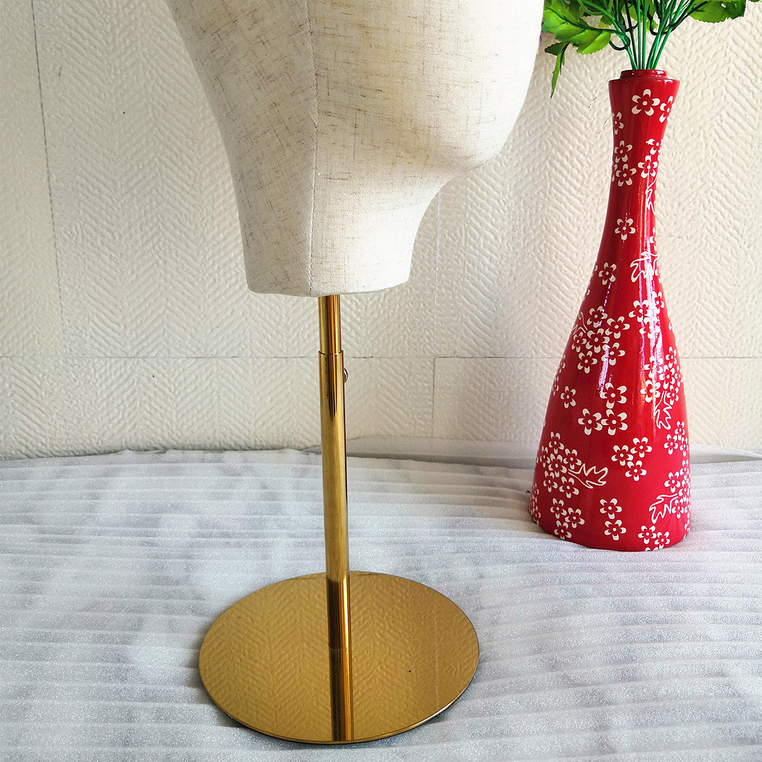 Cloth Head Mold Can Be Inserted Into The Headwear To Display The Mannequin Head