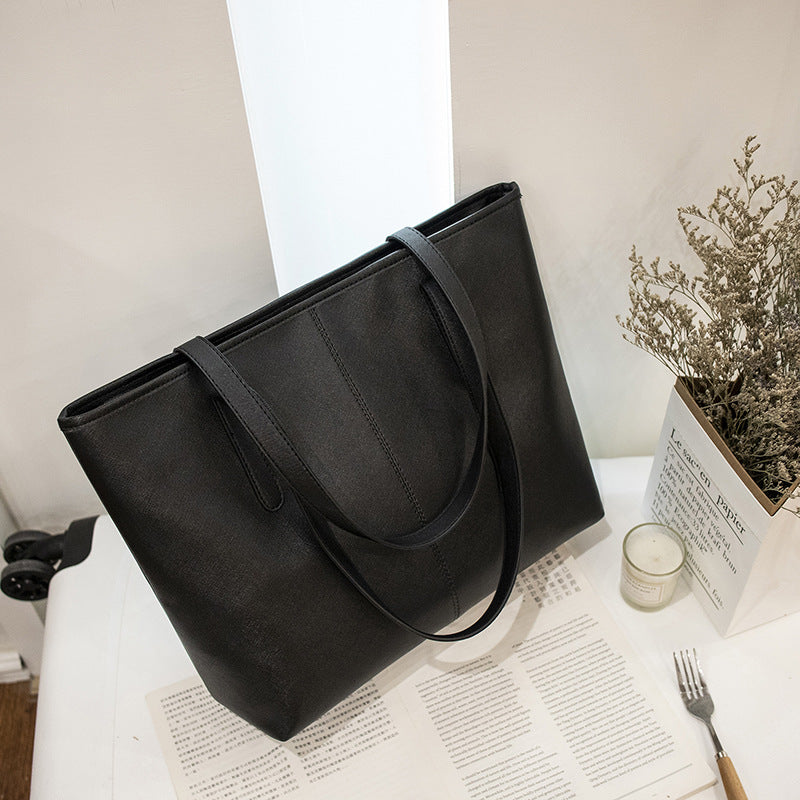 Simple shoulder bag