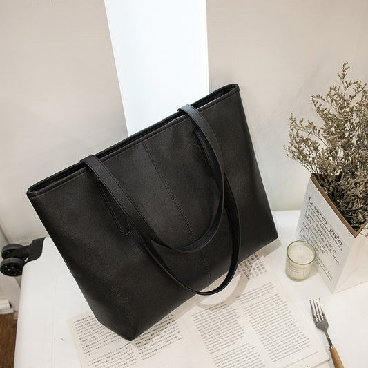 Simple shoulder bag