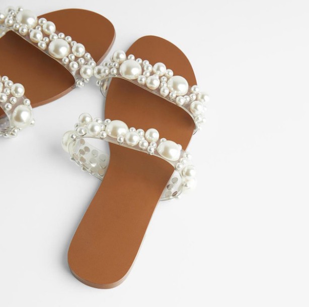 New transparent flat sandals with pearls