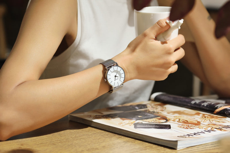 Steel mesh waterproof watch with hands