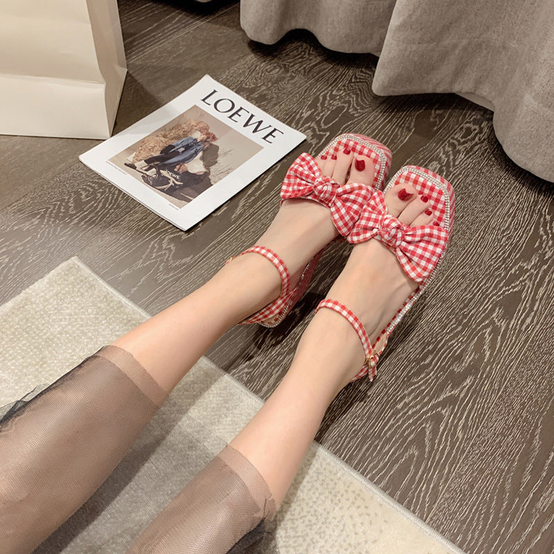 Platform sandals with square toe and high heels