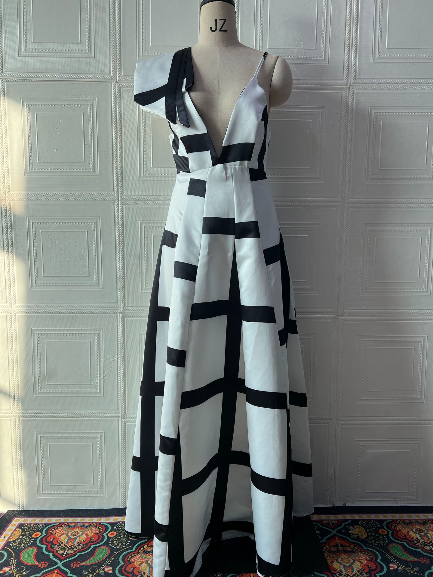 Printed, Figure-hugging Sexy Dress With An Elegant Sophisticated Vibe