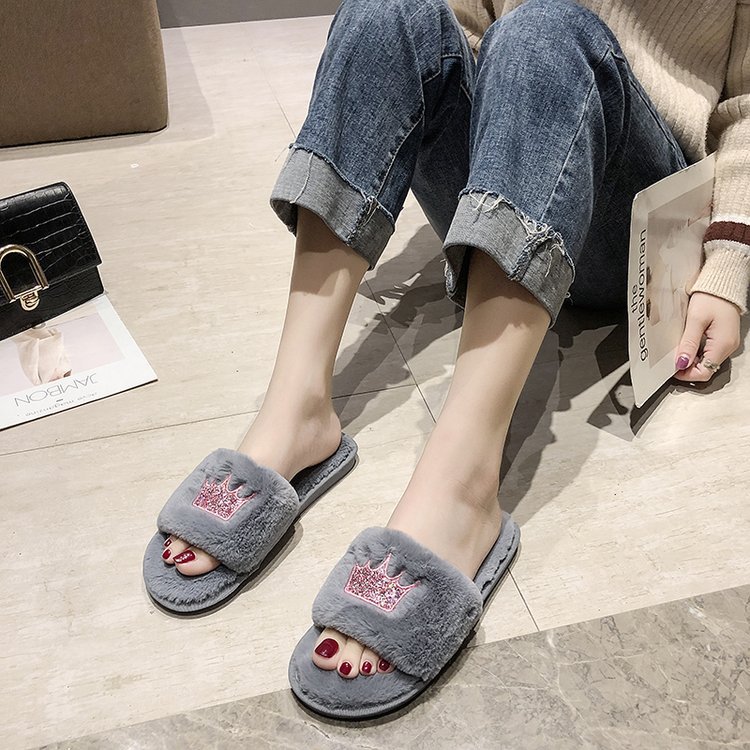 Slip on slippers for women with soft bottom in autumn