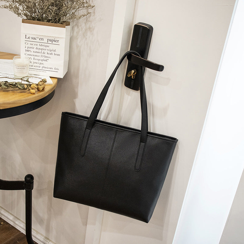 Simple shoulder bag