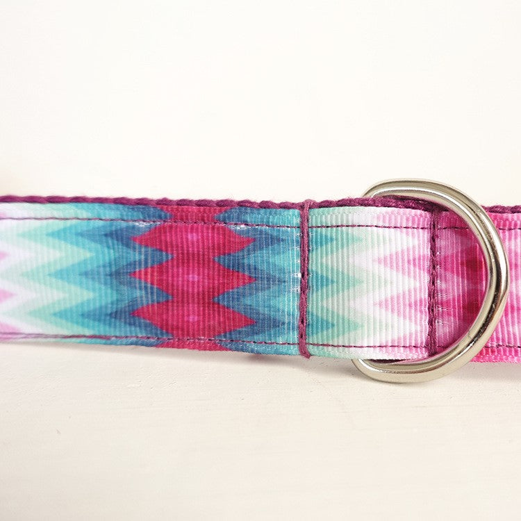 Colored pattern webbing traction belt