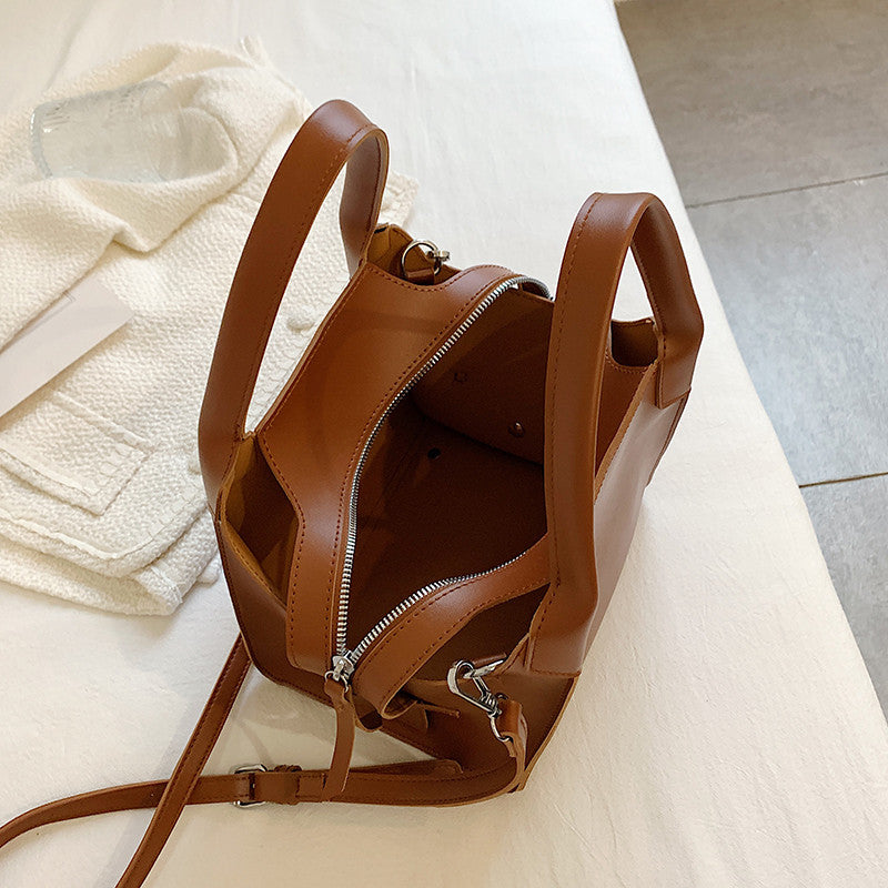 Design On The New Wing Bag Retro Shoulder Bag Female
