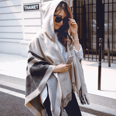 An imitation cashmere cape