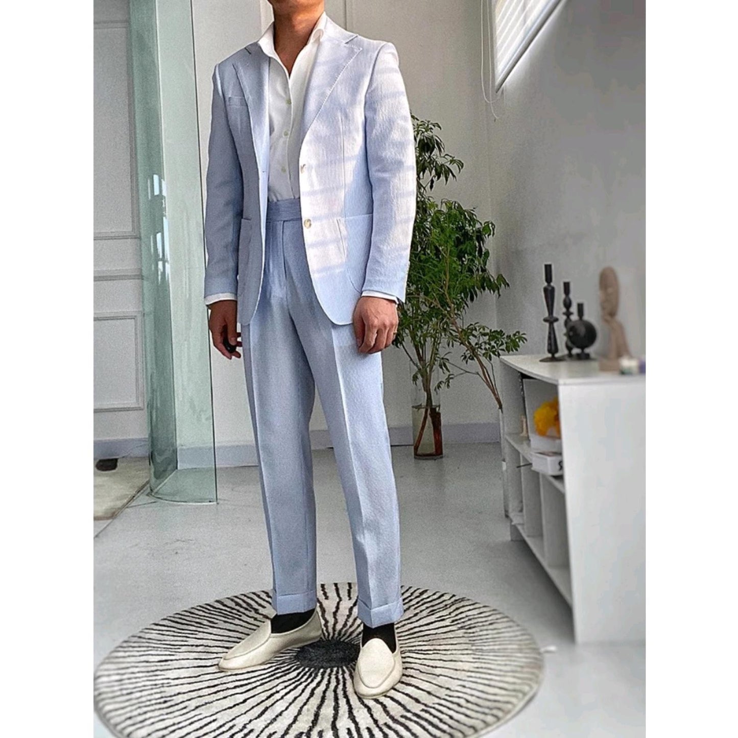 Men's Single-Breasted Suit With Notch Lapel