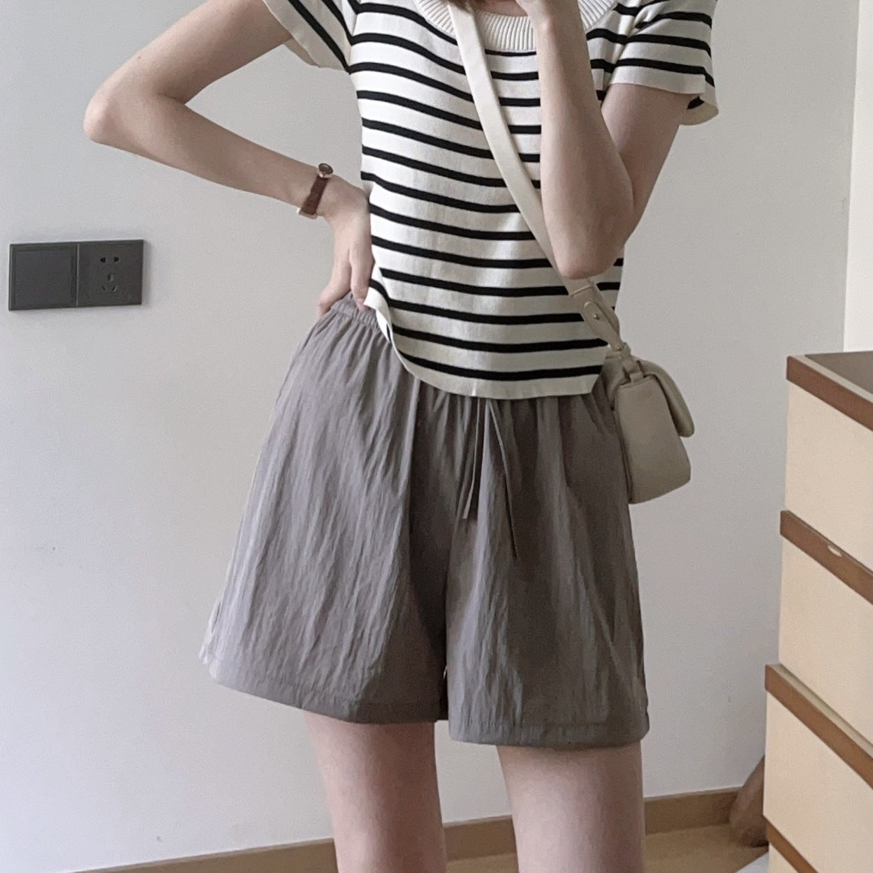 Ice-silk Quick-drying Textured Loose Casual Pleated Shorts