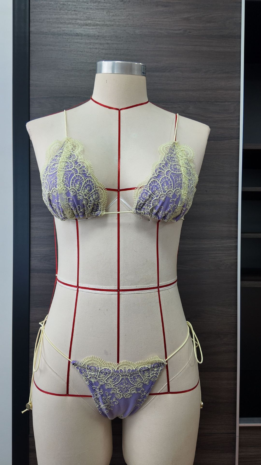European-style Lace-up Sexy Bikini With Ruffled Trim And Two-tone Design