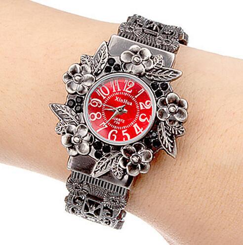 Embossed flower quartz watch