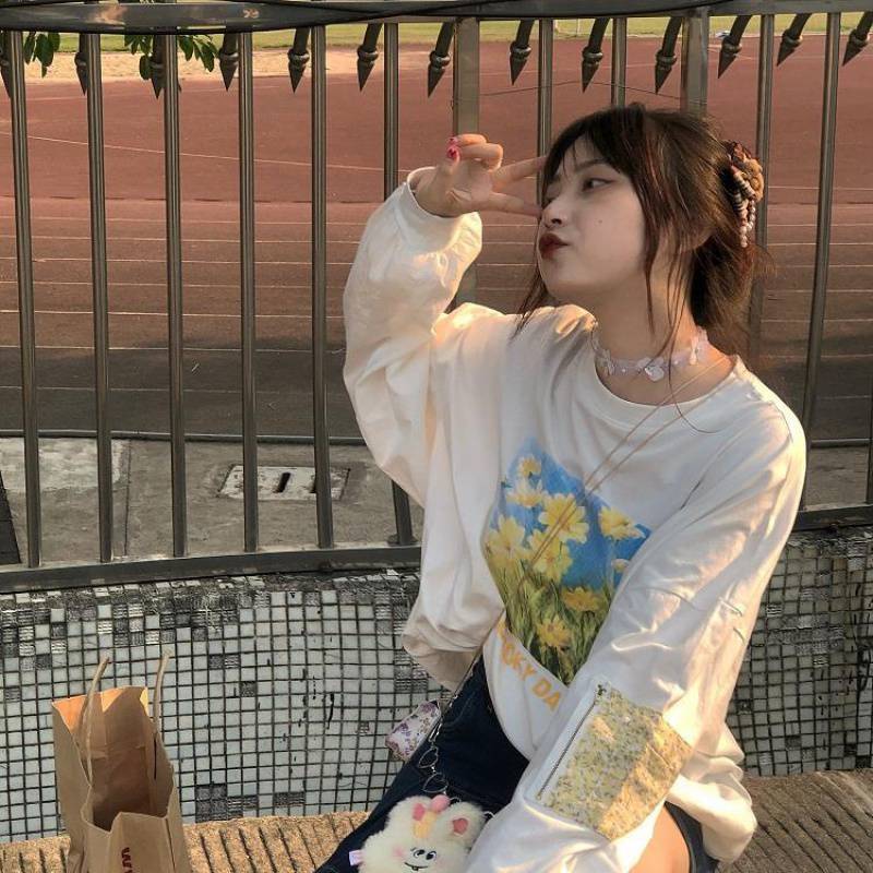 Autumn Japanese Oil Painting Style Sweet Flower Printed Long-sleeved Top