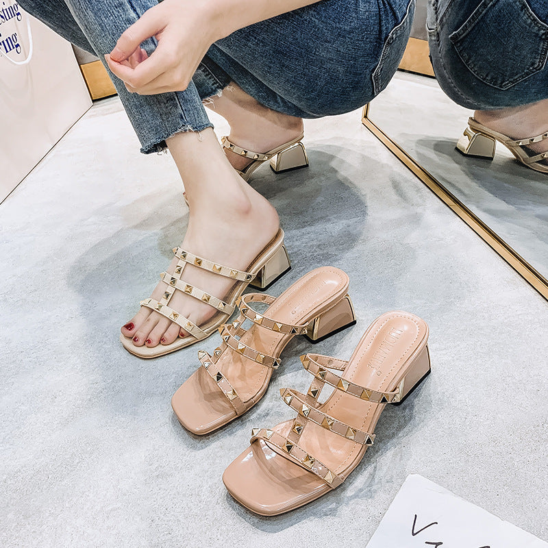 Square toe chunky heel shoes