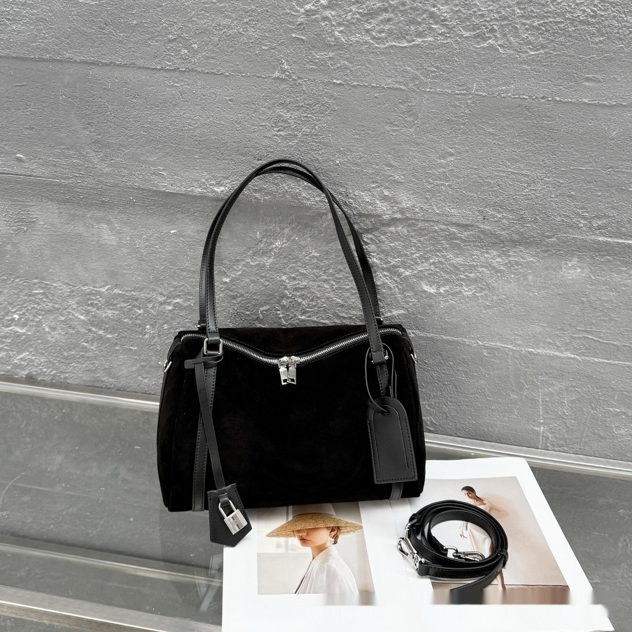 Retro Versatile High-capacity Suede-velvet Shoulder Bag For Commuting