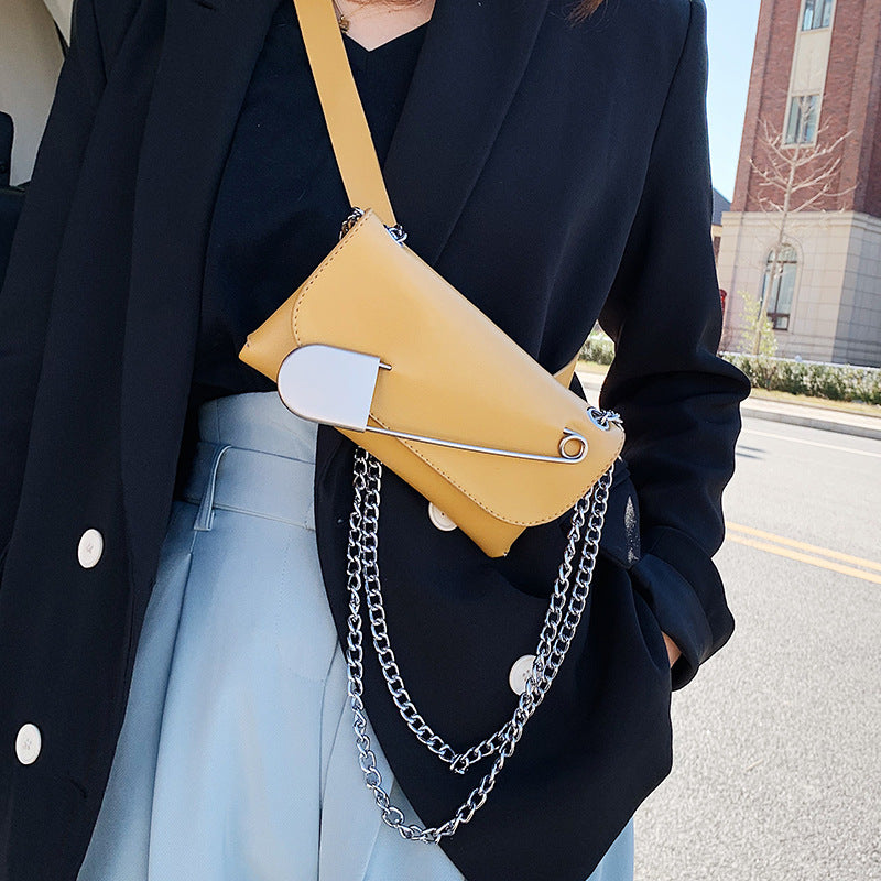 Niche chain belt bag