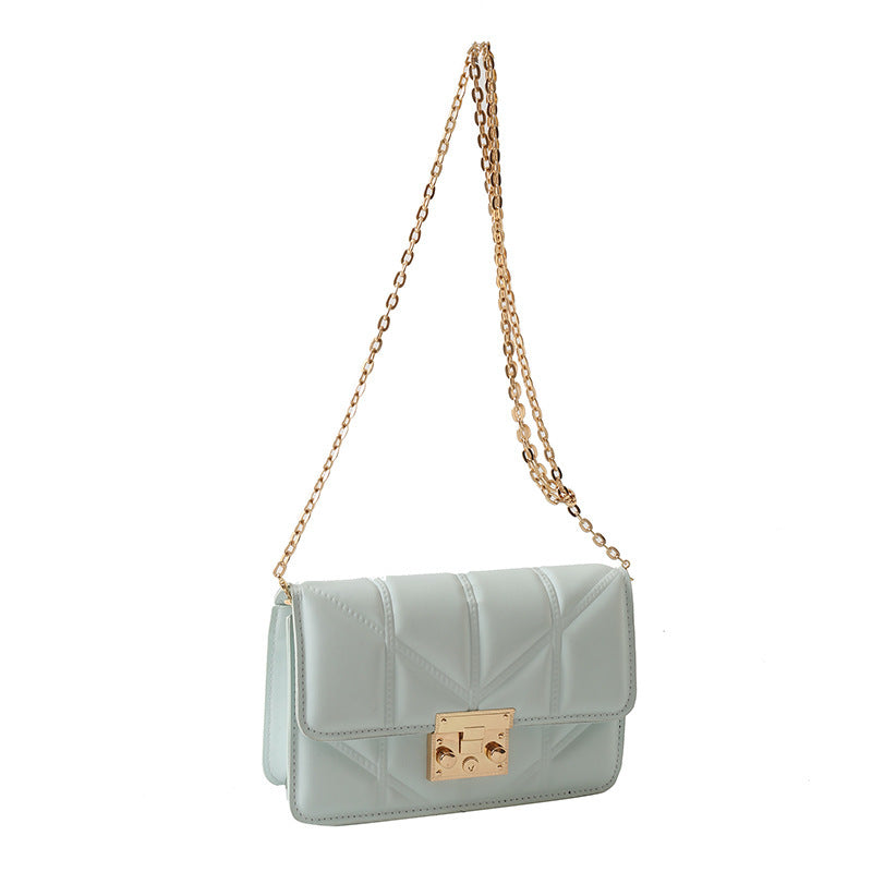 Crossbodytaske i casual design med kæde