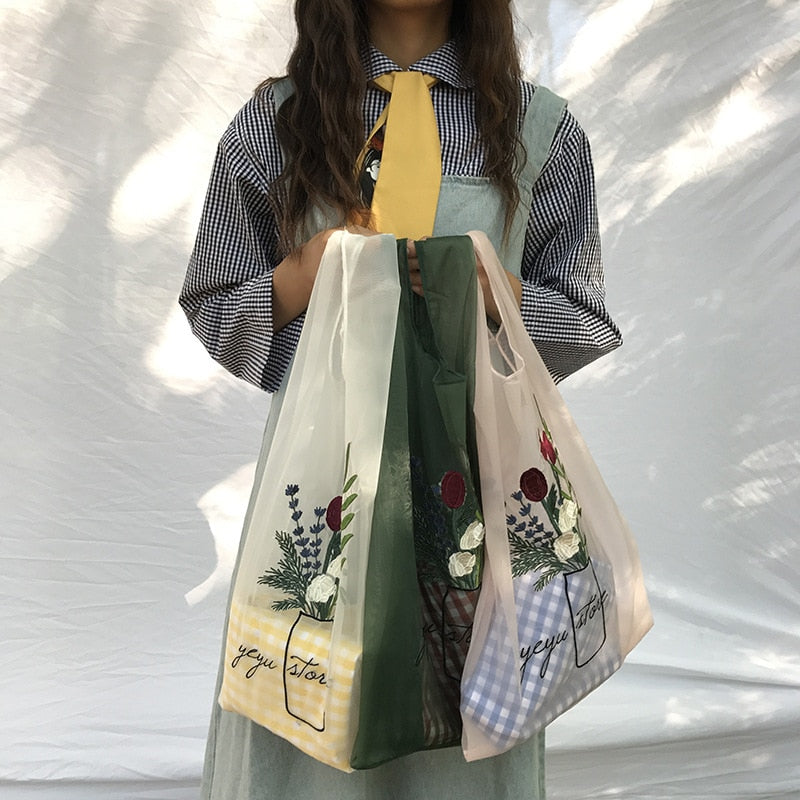 Net yarn embroidery transparent clutch