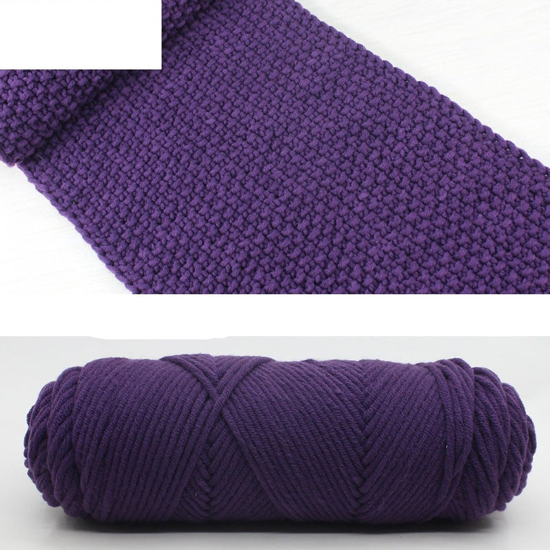 Hand-knitted scarf line