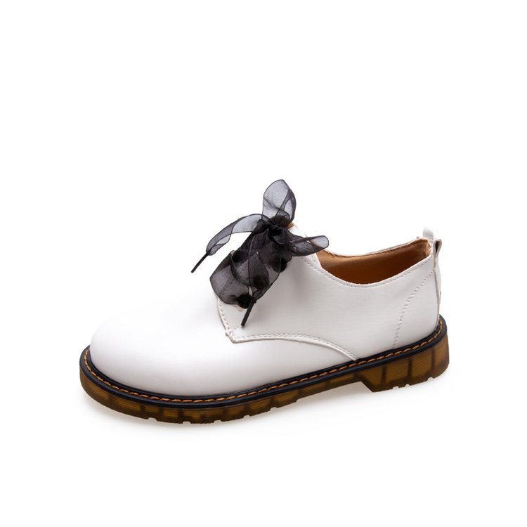 Women's shoes with flat shoes