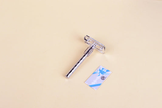 Simple classic men's vintage manual razor