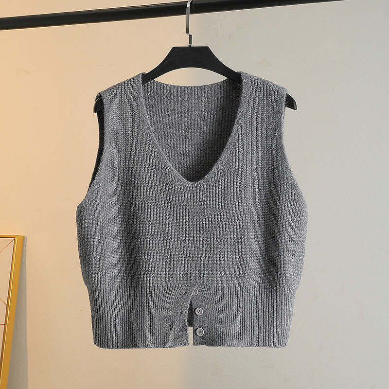 Lagdel en sweater over en vest og tag en strikket vest med V-udskæring på