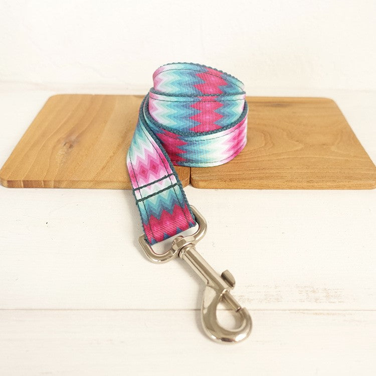Colored pattern webbing traction belt