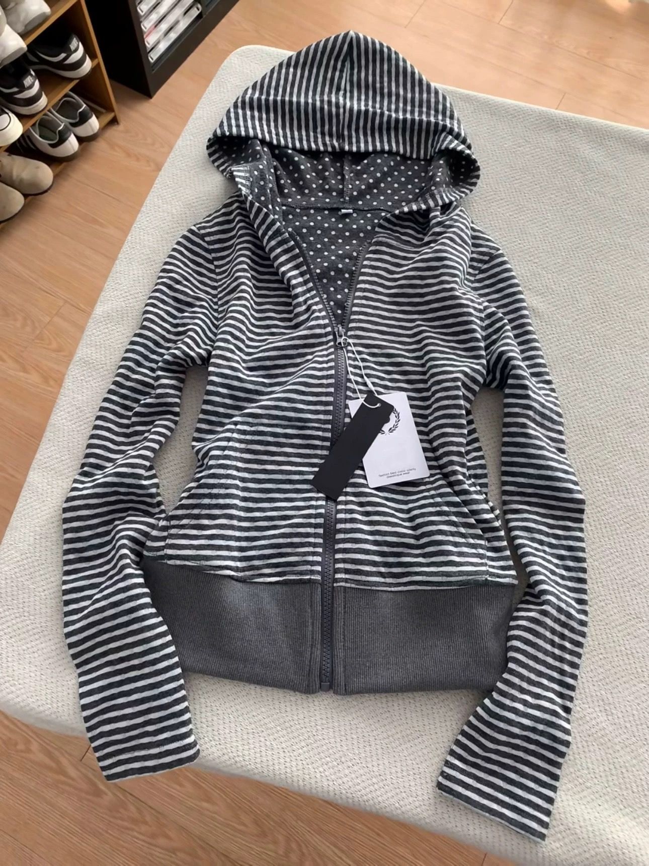 Womens Slim-fit Striped Hoodie With A Regular Shoulder Line For A Slimming Look