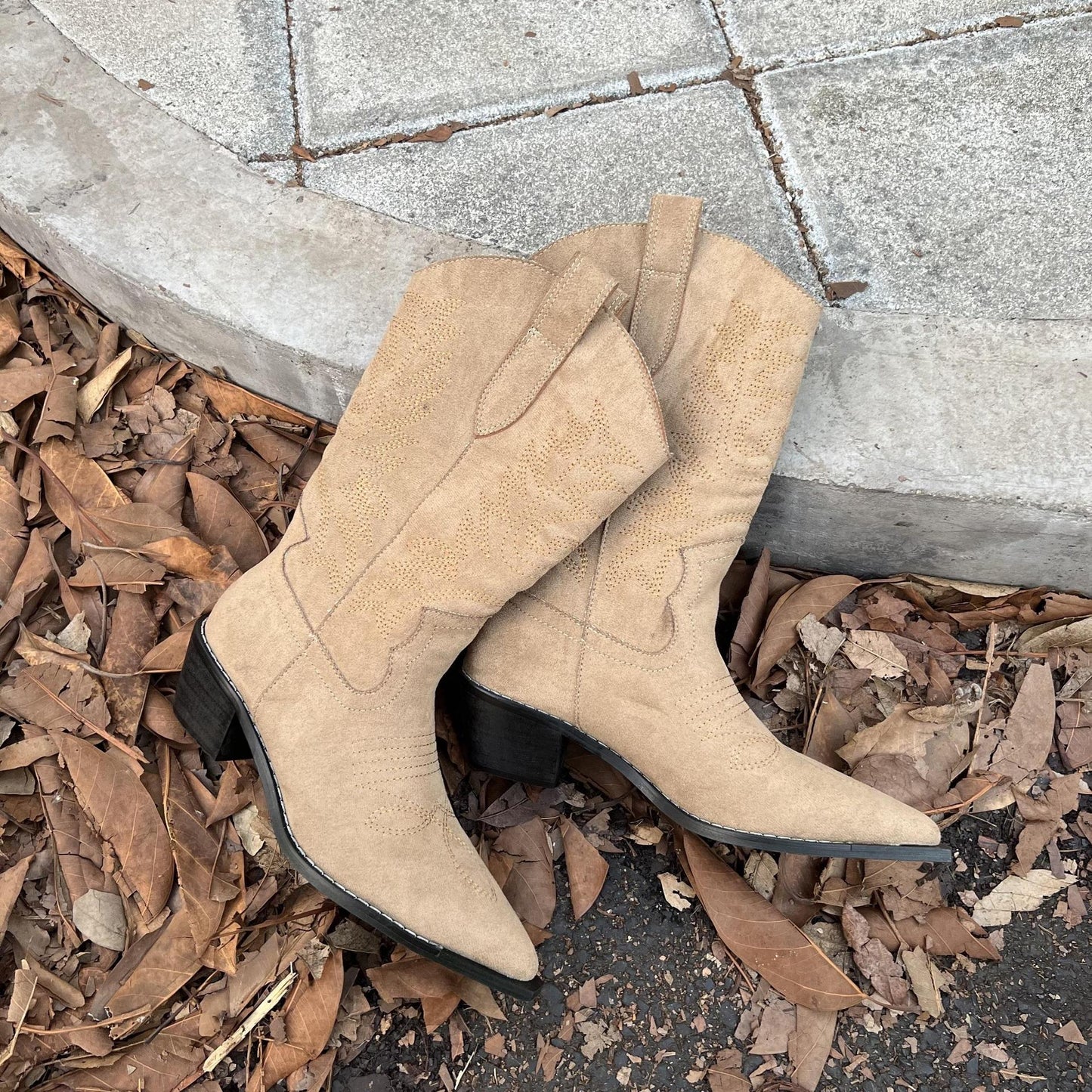 Retro Embroidered Sleeve Western Cowboy Middle Sleeve Female Boots