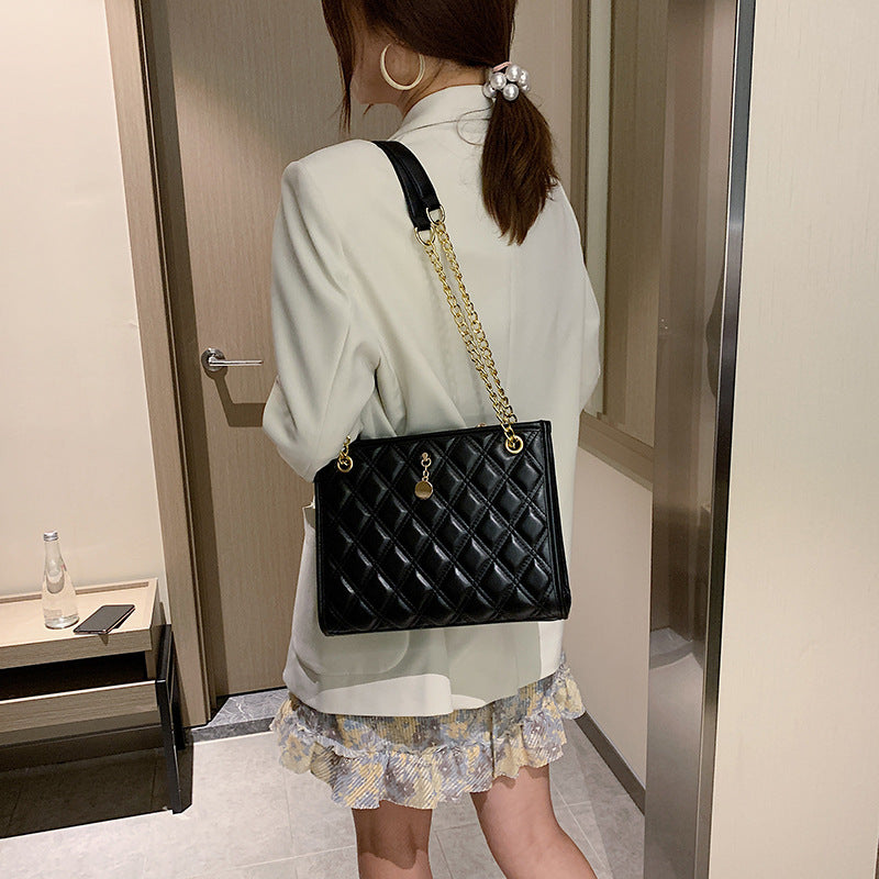 All-match fragrant style rhombic chain pouch