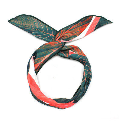Hair band with female tiara
