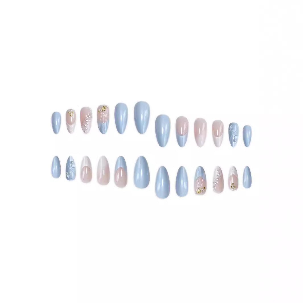 Fashion Ocean Series Mandelformede Negle 3D Perle Guld STJERNE Iført Negl