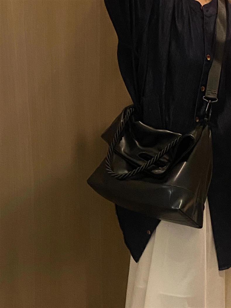 Autumn And Winter Minimalist Style Large Tote Bag Personality Glossy Niche