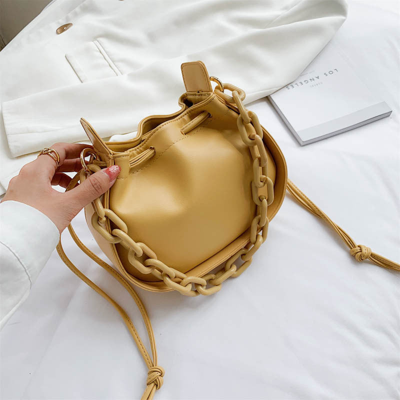 Pleated chain bag