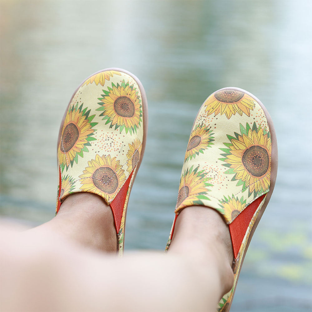 Autumn Holiday Day Travel Slip-on Comfortable Cloth Shoes