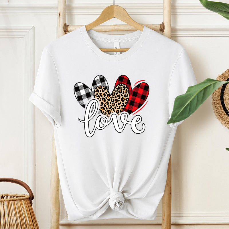 Leopard-Print Heart-Shaped Valentines Day Design, Loose-Fit, Fashionable, Casual Short-Sleeve Top