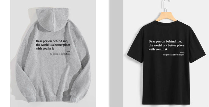 Dame-plyshættetrøje med bogstavprint, kængurulomme og snøre, unisex