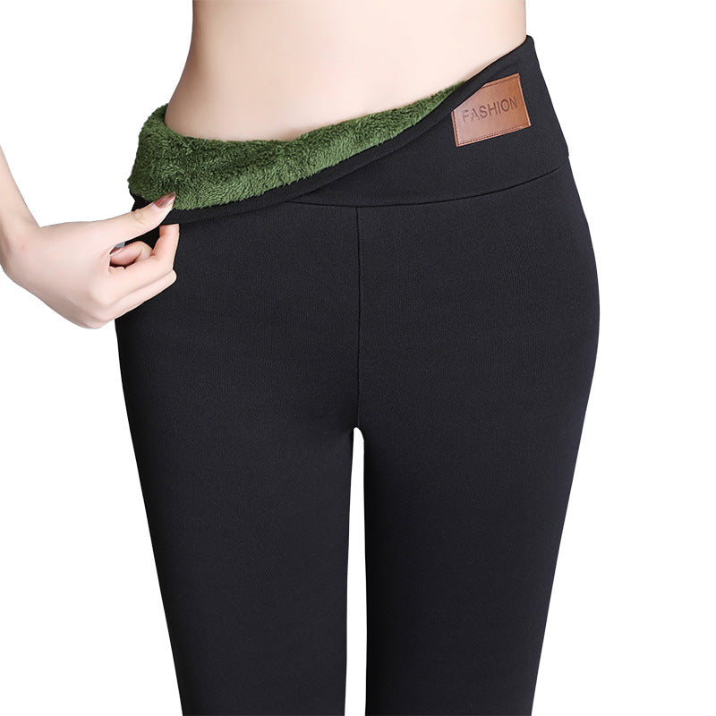 Color-fast trousers with small feet
