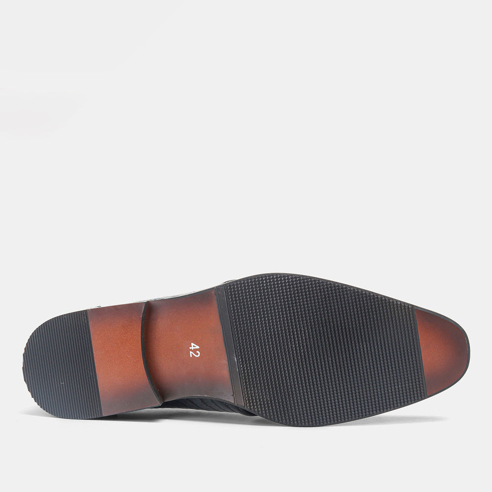 Men's vintage leather shoes with pattern