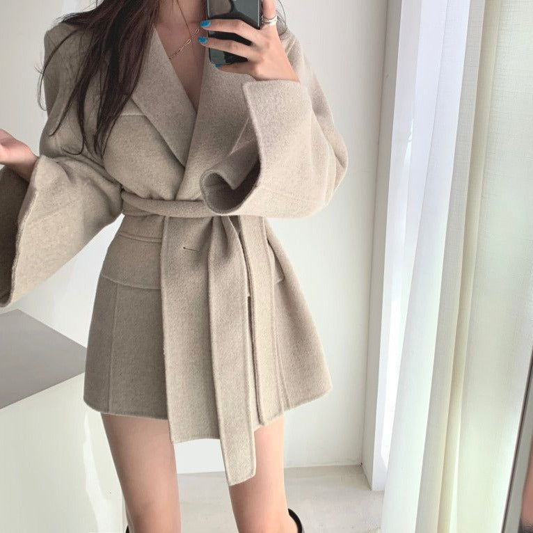A buckle lace up waist slimming long sleeve woolen coat