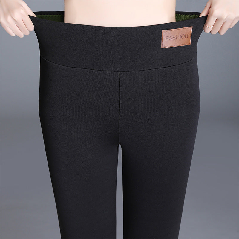 Color-fast trousers with small feet