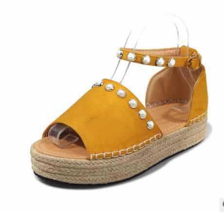 Zomersandalen Met Kleine Hak