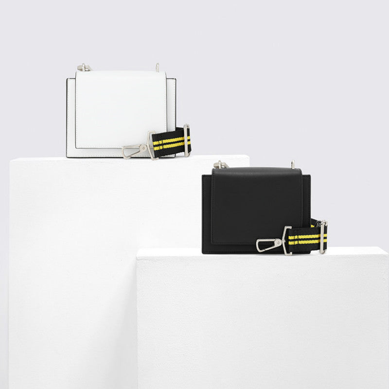 Portable shoulder bag